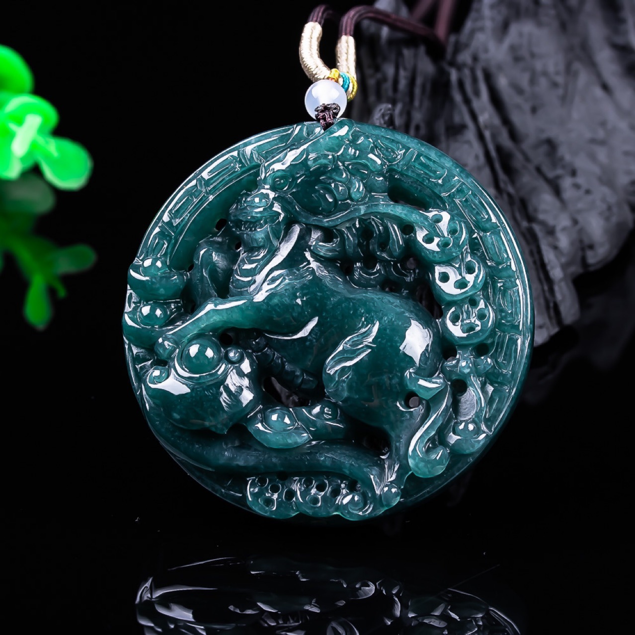 Burmese Jadeite Dragon Pendant - огляд і ціна Vintage Fashion For Women